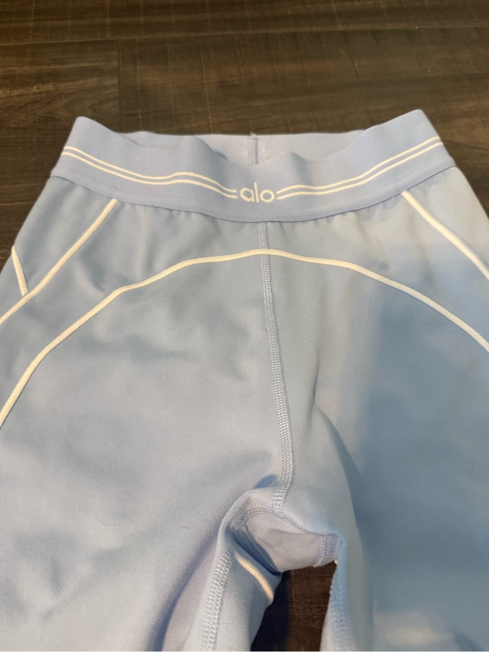 ALO Yoga Light Blue Leggings with White Piping - Picture 3 of 8